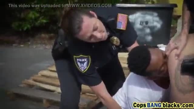 Cops pull suspect over and fuck him out in public